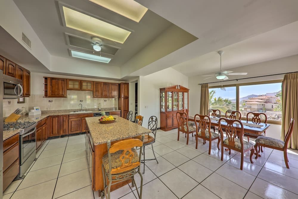 Luxe Cabo Retreat: Terrace w/ Stunning City Views!