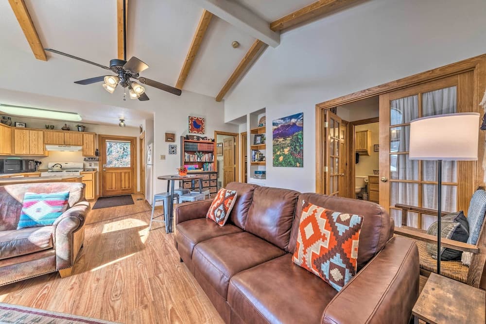 Charming 'coppertop' Cloudcroft Cabin: 3 Mi to Ski