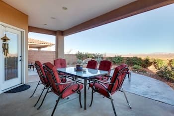 Fire Pit & Mountain Views: Horseshoe Bend Retreat