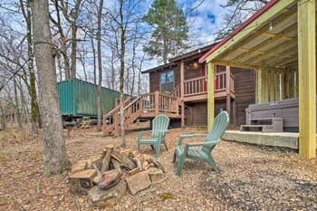 Pet-friendly Hochatown Studio Cabin w/ Hot Tub!