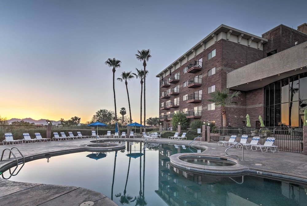 Lake Havasu Getaway w/ Golf Course & Lake Views!