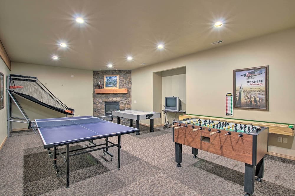 Ski, Hike & Relax: Eden Condo w/ Hot Tub Access