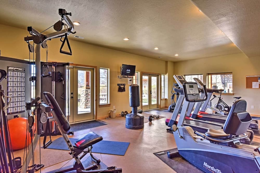 Ski, Hike & Relax: Eden Condo w/ Hot Tub Access