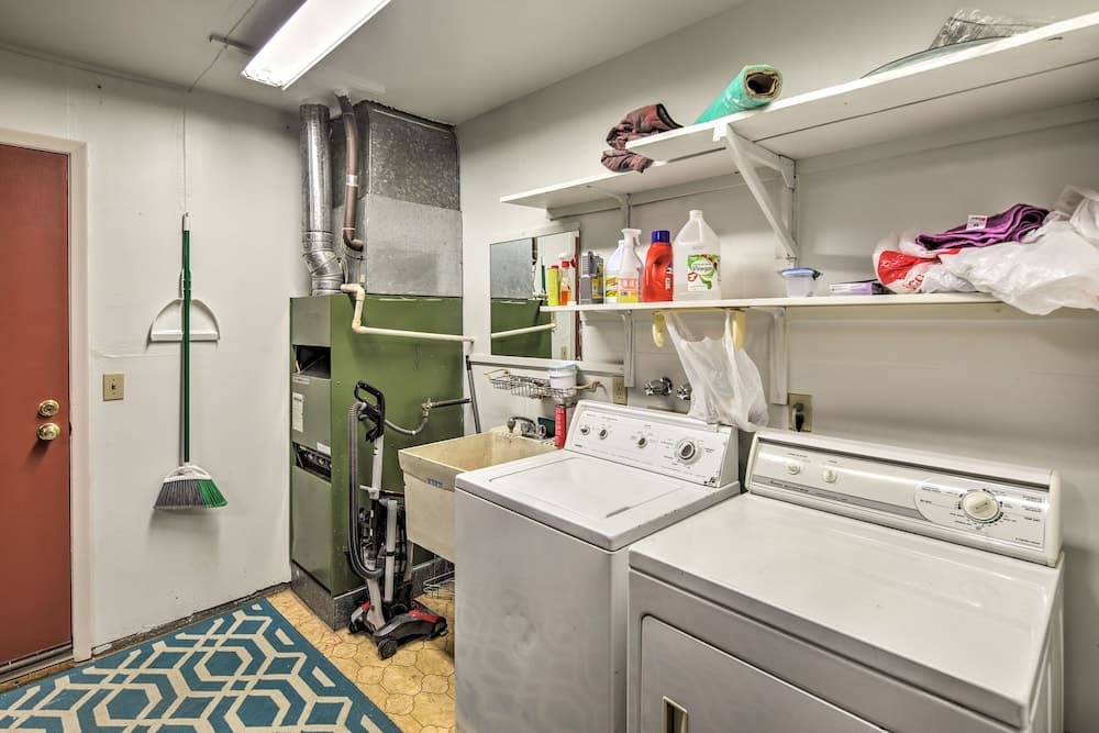 Lake Havasu Home w/ Pool - 2 Miles to Waterfront!