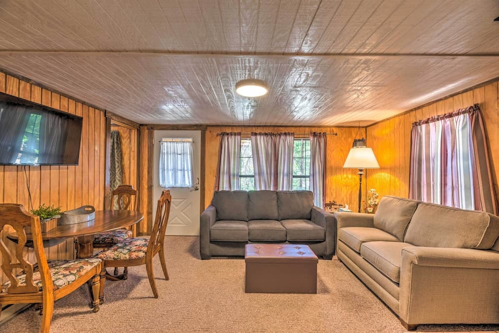 Pet-friendly Cloudcroft Cabin w/ Forest Views!