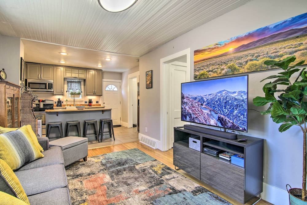 Colorado Springs Bungalow - Walk to Downtown!