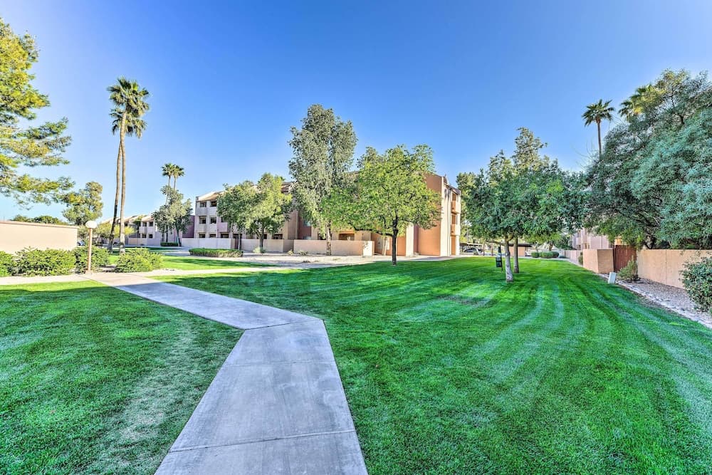 Modern Mesa Apt w/ Pool Access: Walk to Sloan Park
