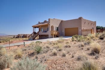 3 Mi to Lake Powell: Pet-friendly Page Home