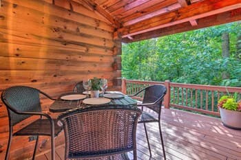 Chic Creekside Cabin, 25 Miles to Asheville