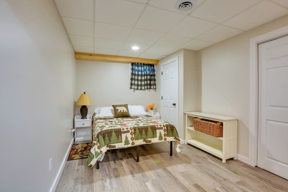 Spacious Wellston Home Near Hiking & Skiing!