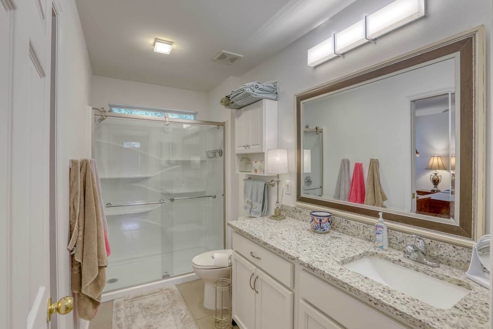 Bright Tallahassee Home, 5 Mi to Dtwn & Lake Ella!