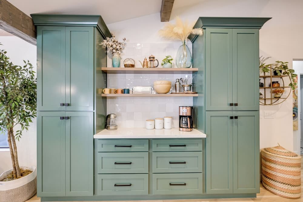 Stylish Flagstaff Hideaway w/ Hot Tub & Fire Pit!