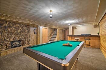 Cozy Rockford Home w/ Deck < 1 Mi to Campus!