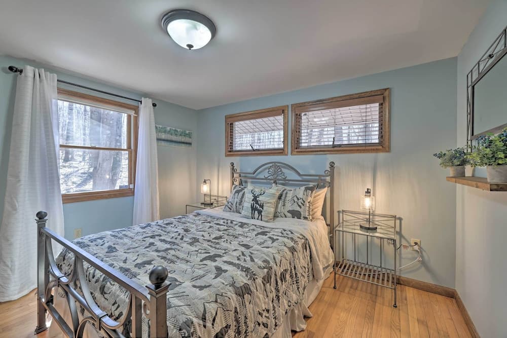 Locust Lake Village Cabin w/ Deck & Lake View!