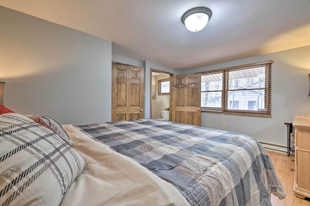 Locust Lake Village Cabin w/ Deck & Lake View!