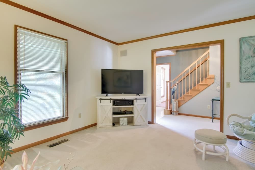 Canal-front Getaway w/ Deck & Dock in Ocean City