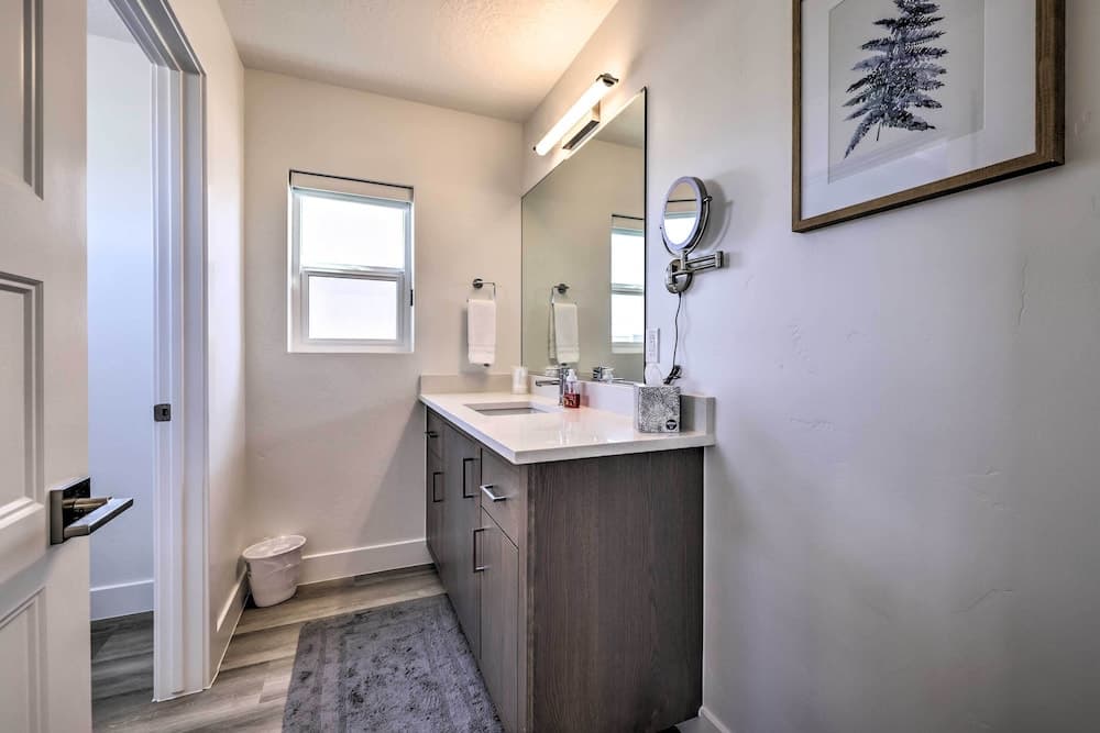 Spacious St. George Townhome w/ Grill & Views!