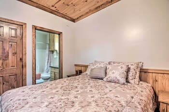 Idyllic Alton Escape ~ 37 Mi to Bryce Canyon!