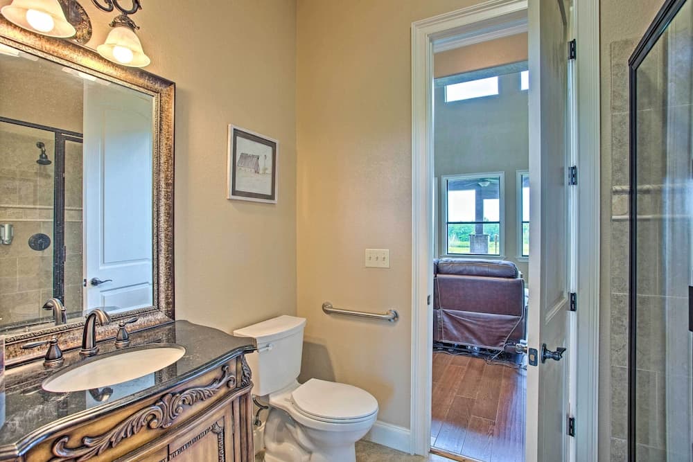 Home w/ Game Room & Fireplace: 14 Mi to Mckinney!