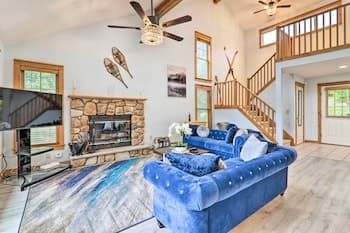 Modern Tannersville Home w/ Mtn Views: 1 Mi to Ski