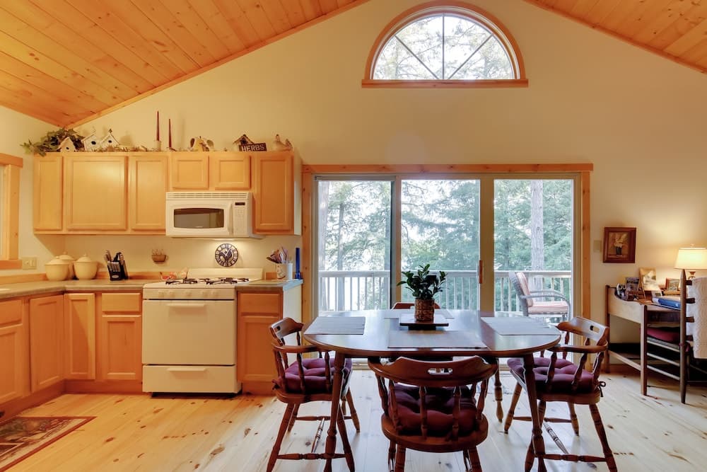 Waterfront Mercer Cabin w/ Wraparound Porch!