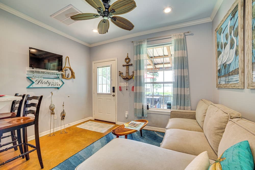 Pet-friendly Lakefront Getaway w/ Hot Tub!