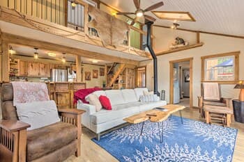 Hendersonville Cabin w/ Hot Tub, Views & Fire Pit!