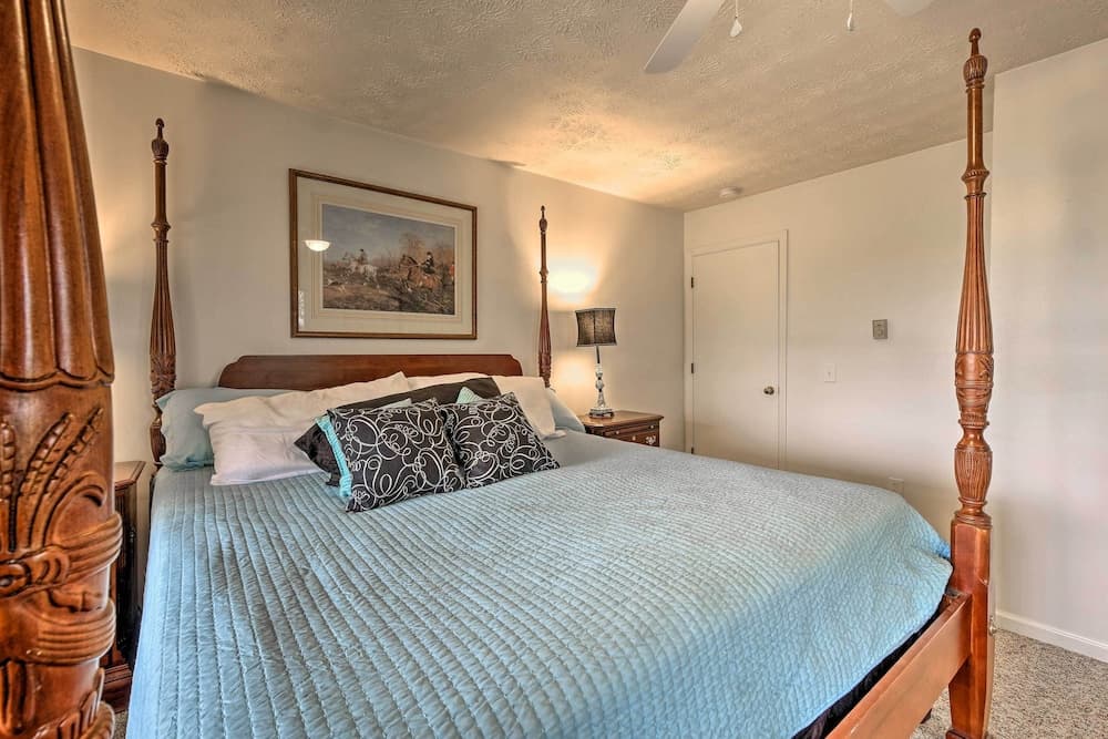 Charming Guesthouse Getaway on 10-acre Farm!