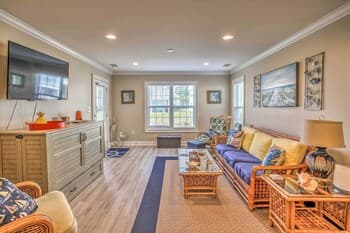 Beachy Bermuda Bay Getaway Near Shopping + Golf!