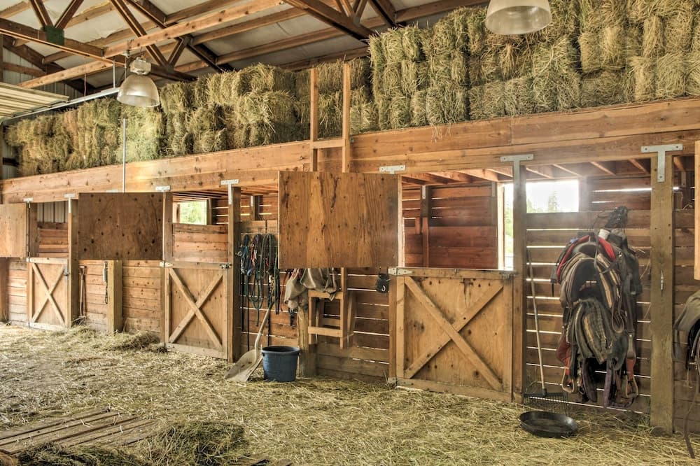 Rural Kettle Falls Bunkhouse w/ Airstrip & Trails!