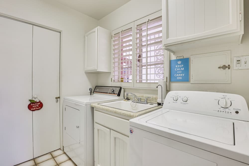 2 Mi to Dtwn: Phoenix Getaway w/ Patio