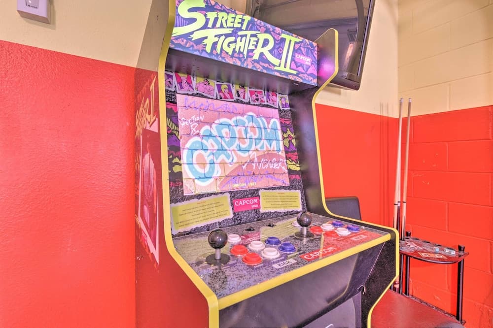 Orlando Area House Near Disney w/ Pool Deck!