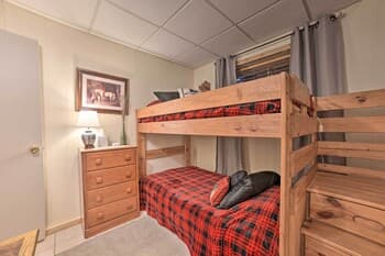 Secluded Chalet w/ Hot Tub & Sauna - Near Golfing!