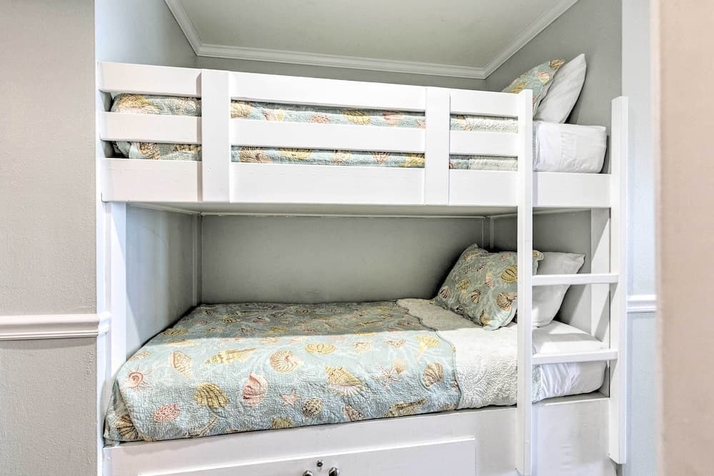 Ocean Views & Pool Access: Orange Beach Condo!