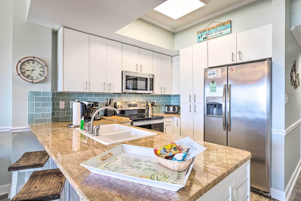 Ocean Views & Pool Access: Orange Beach Condo!