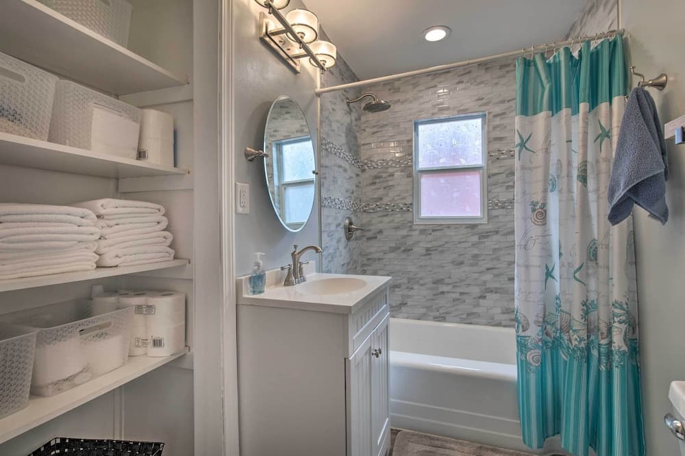 Gulfport Bungalow by Jones Park/beach Access!