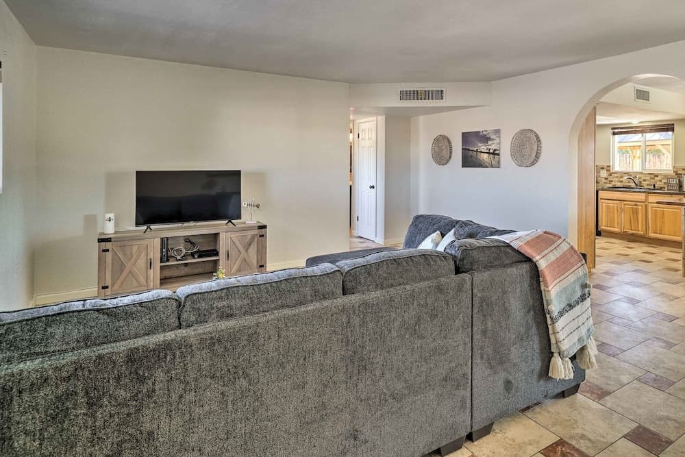 5 Mi to Marina: Lake Havasu City Home w/ Pool!