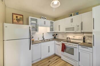 Mountain View Home Steps to Amphitheater Park