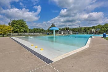 Charming Arrowhead Lake Cabin w /hammock, Deck!