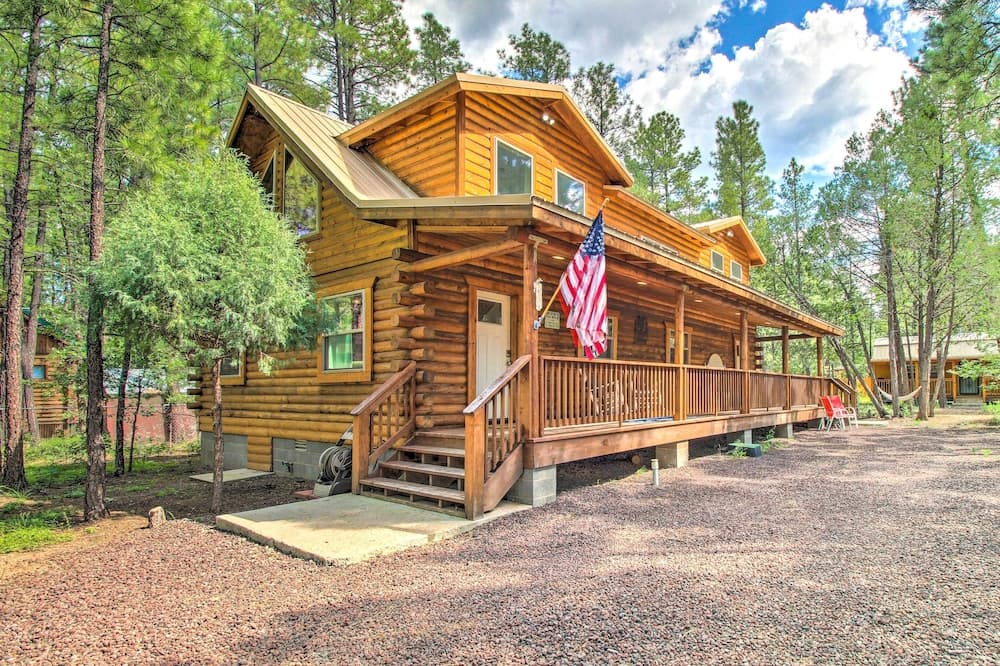 1 Mi to Lake: Chic Arizona Cabin w/ Large Porch!