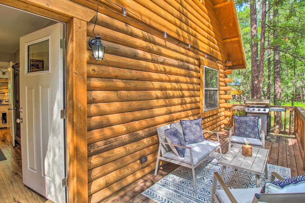 1 Mi to Lake: Chic Arizona Cabin w/ Large Porch!