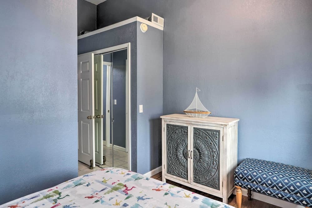 Lake Erie Waterfront Home w/ Sunroom & Yard!