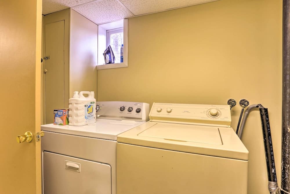 Whitewood Cabin: Deck, Gas Grill & Hot Tub!