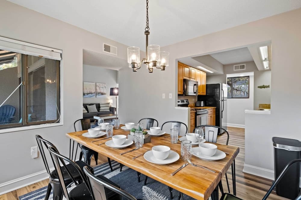 Walk to Coligny Beach Park: Coastal Oasis w/ Pool