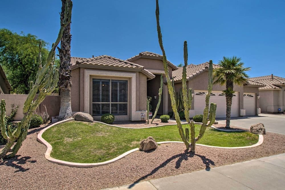 Chandler Retreat w/ Pool, Hot Tub & Grill!