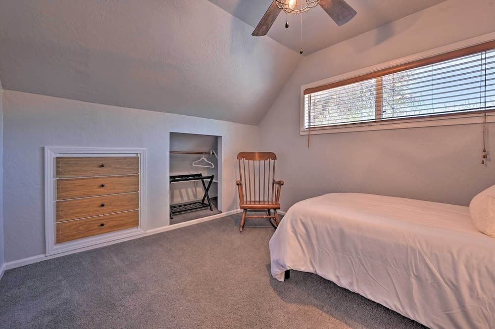 Whispering Pines Home: Fire Pit, Near Scenic Hikes