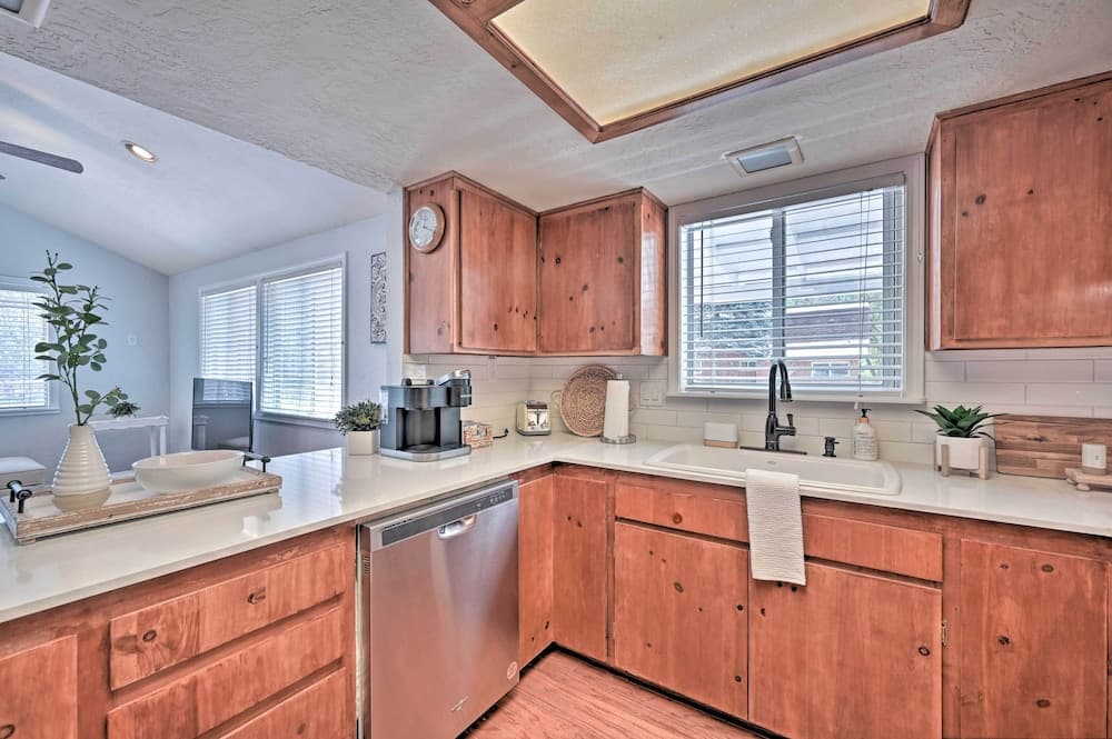 Whispering Pines Home: Fire Pit, Near Scenic Hikes