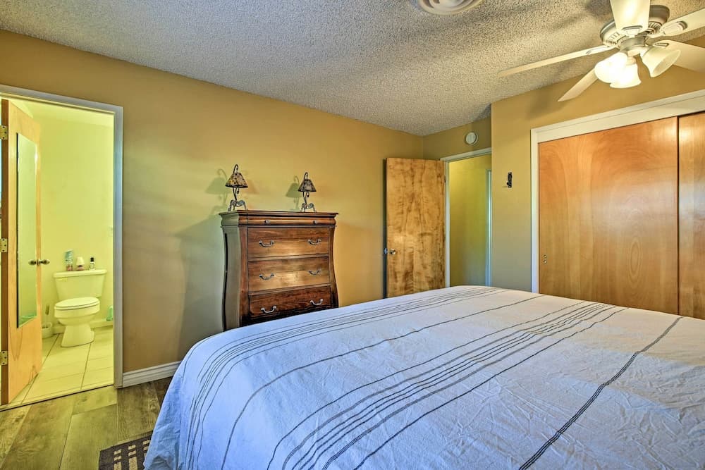 Charming Home, 8 Mi to Joshua Tree Natl Park