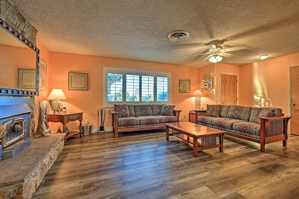 Charming Home, 8 Mi to Joshua Tree Natl Park