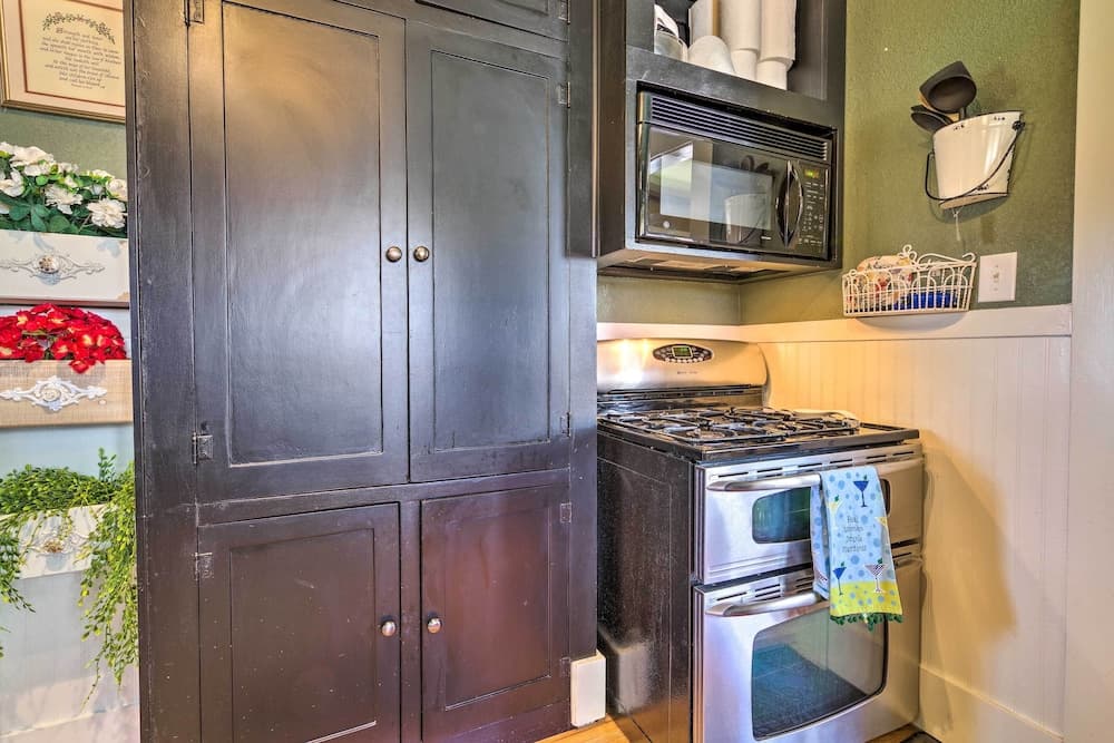 Charming Home in Downtown Nampa w/ Patio + Yard!